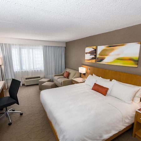 Delta Hotels By Marriott Utica Extérieur photo