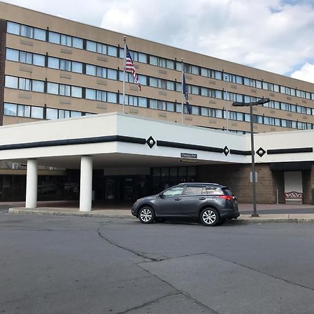 Delta Hotels By Marriott Utica Extérieur photo