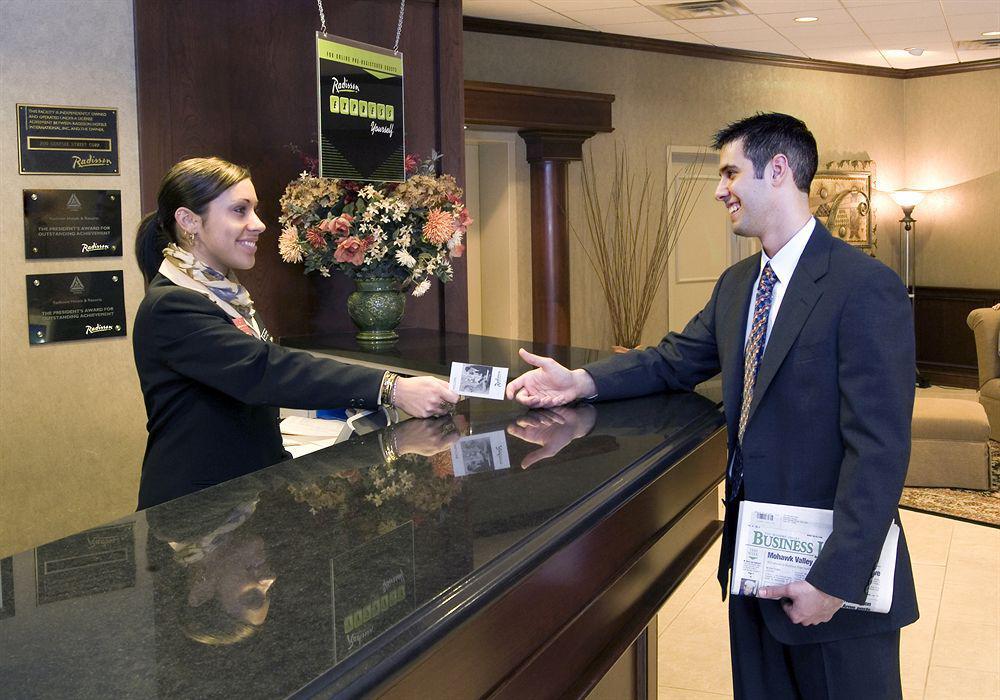 Delta Hotels By Marriott Utica Extérieur photo