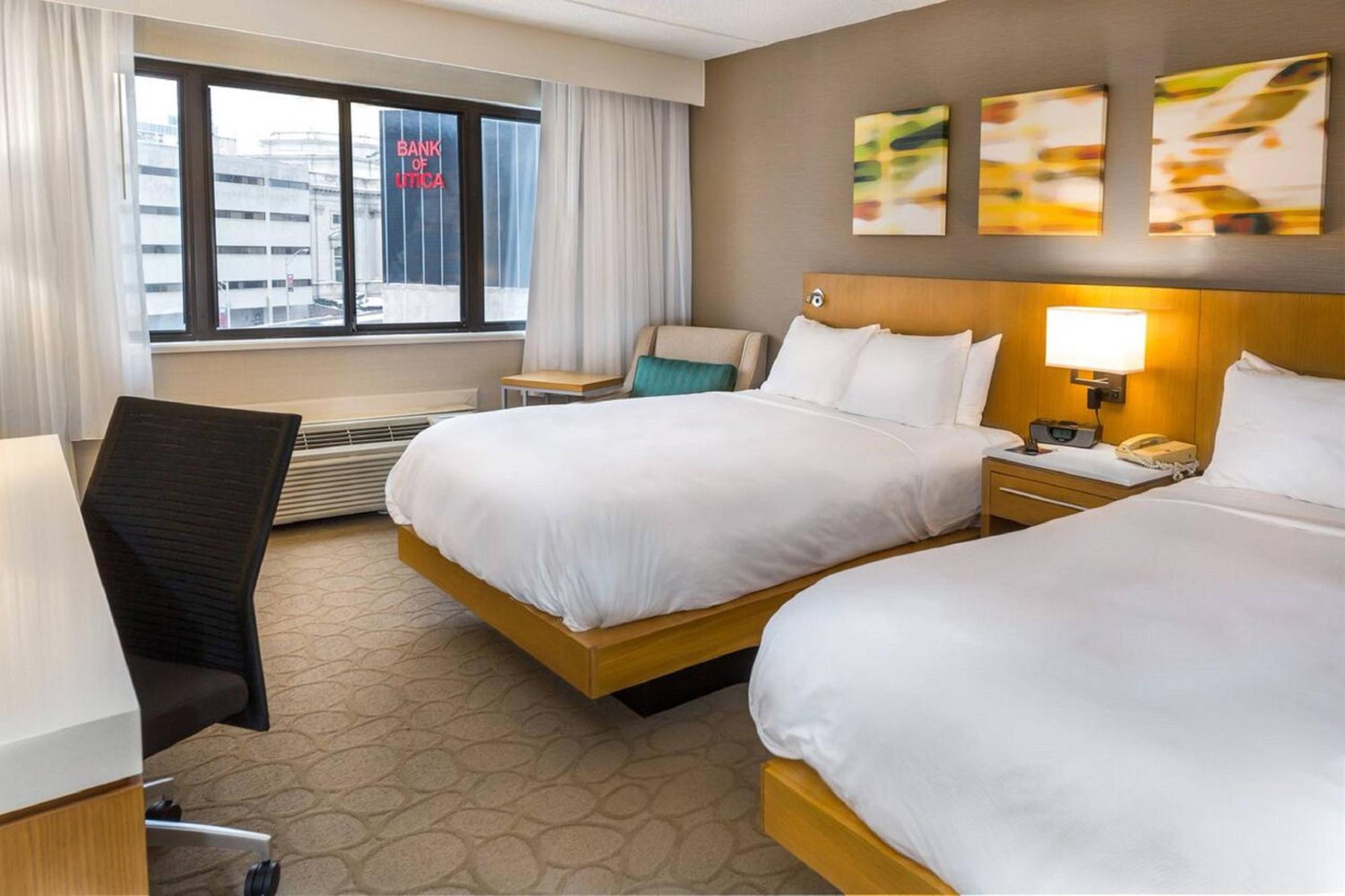 Delta Hotels By Marriott Utica Extérieur photo