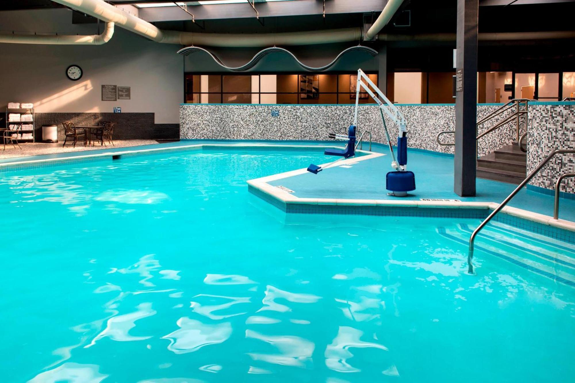 Delta Hotels By Marriott Utica Extérieur photo