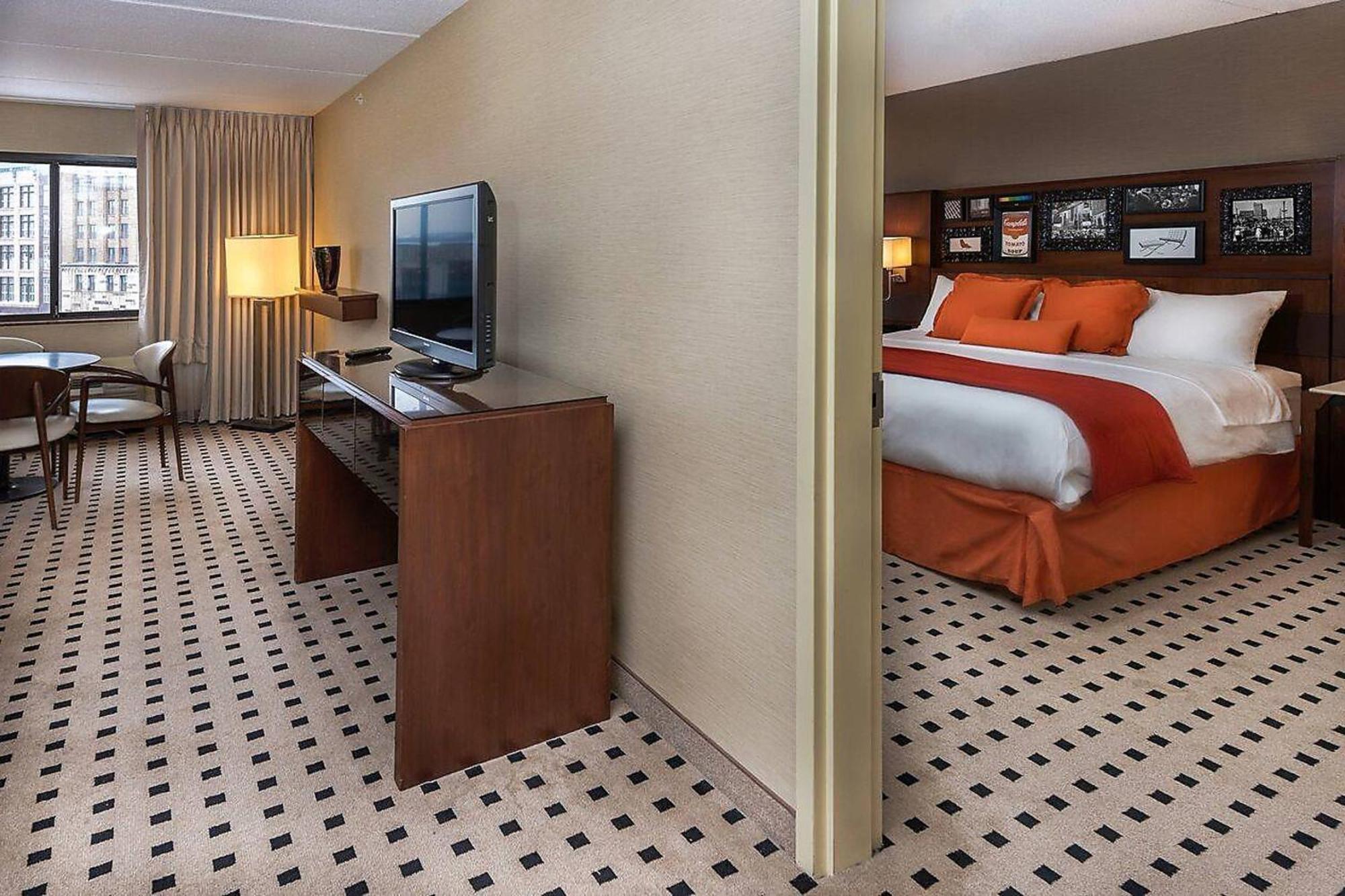 Delta Hotels By Marriott Utica Extérieur photo