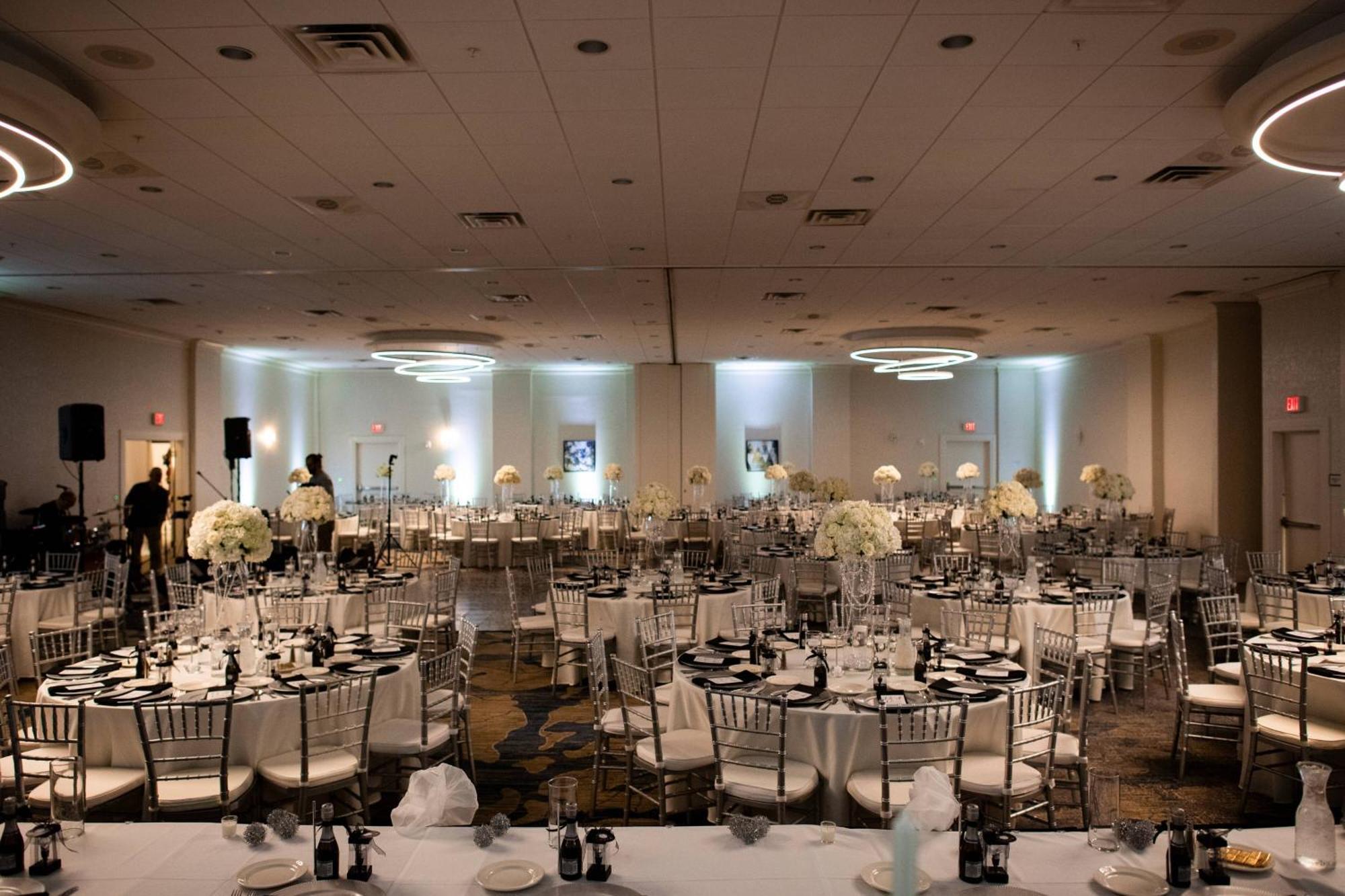 Delta Hotels By Marriott Utica Extérieur photo