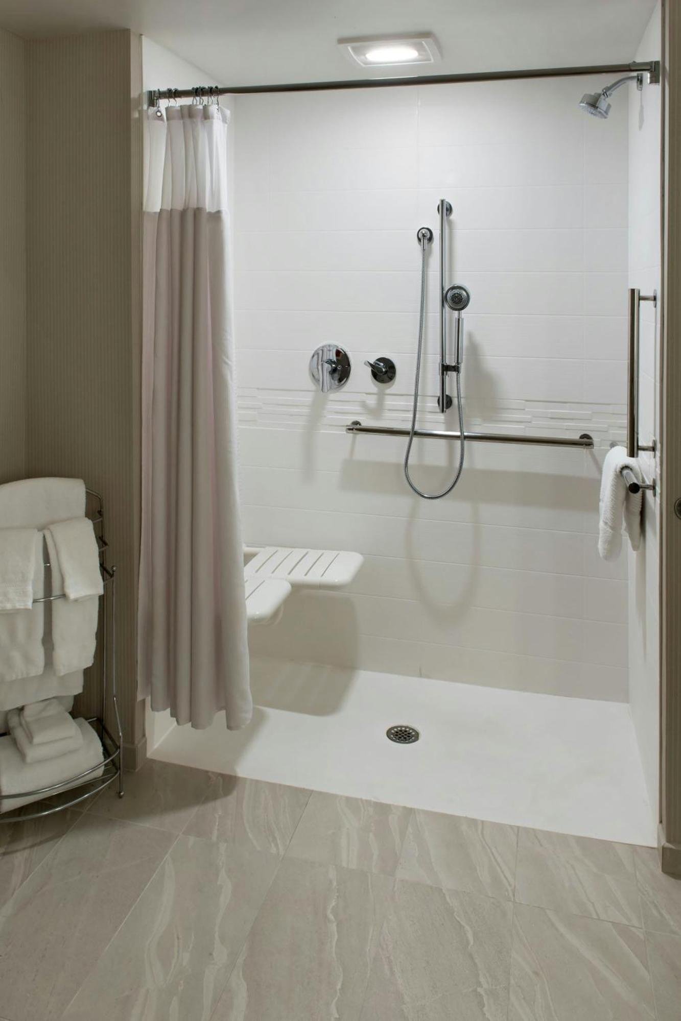 Delta Hotels By Marriott Utica Extérieur photo
